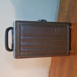 Vintage liquor carrying case